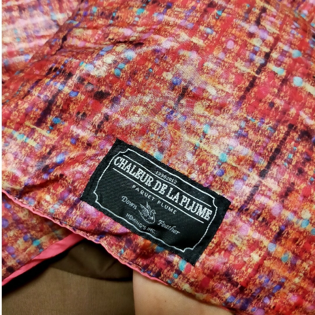 未使用　ダウンマフラー　ピンク系　レッド系 レディースのファッション小物(マフラー/ショール)の商品写真