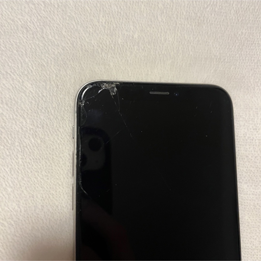 iPhone(アイフォーン)の【専用】⚠️ジャンク品（両面割れ）iPhoneX 256GB Softbank スマホ/家電/カメラのスマートフォン/携帯電話(スマートフォン本体)の商品写真