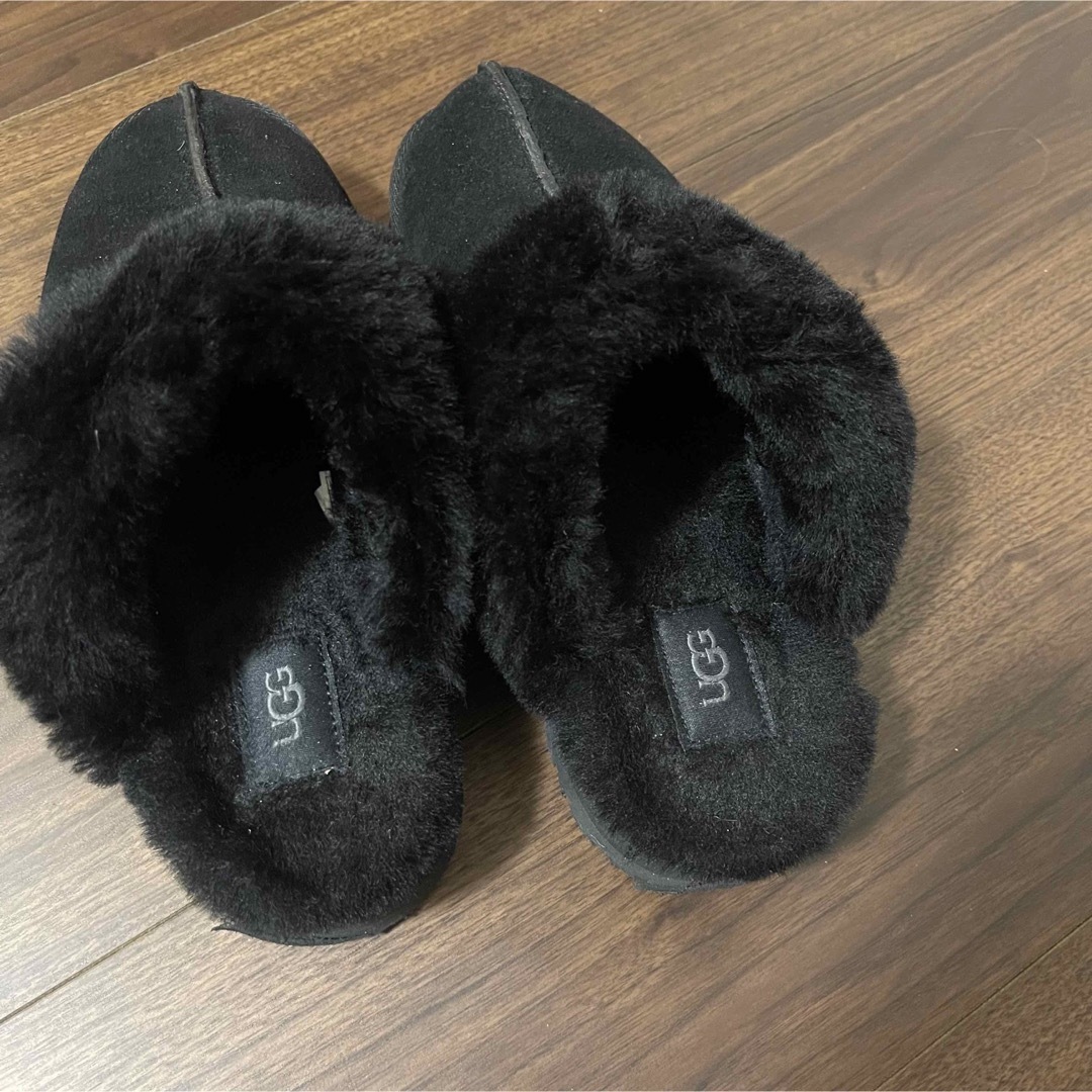 UGG(アグ)の最終値下げUGG ディスケット 厚底 スリッパ　黒 レディースの靴/シューズ(スリッポン/モカシン)の商品写真