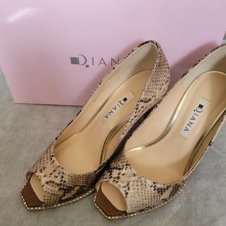 ダイアナ　DIANA  スタッズハイヒール　パンプス