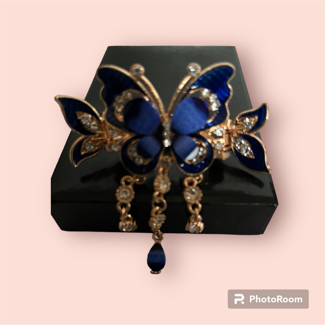 エレガントな蝶のヘアアクセサリー　ブルーラインストーン　ヘアクリップ レディースのヘアアクセサリー(ヘアピン)の商品写真