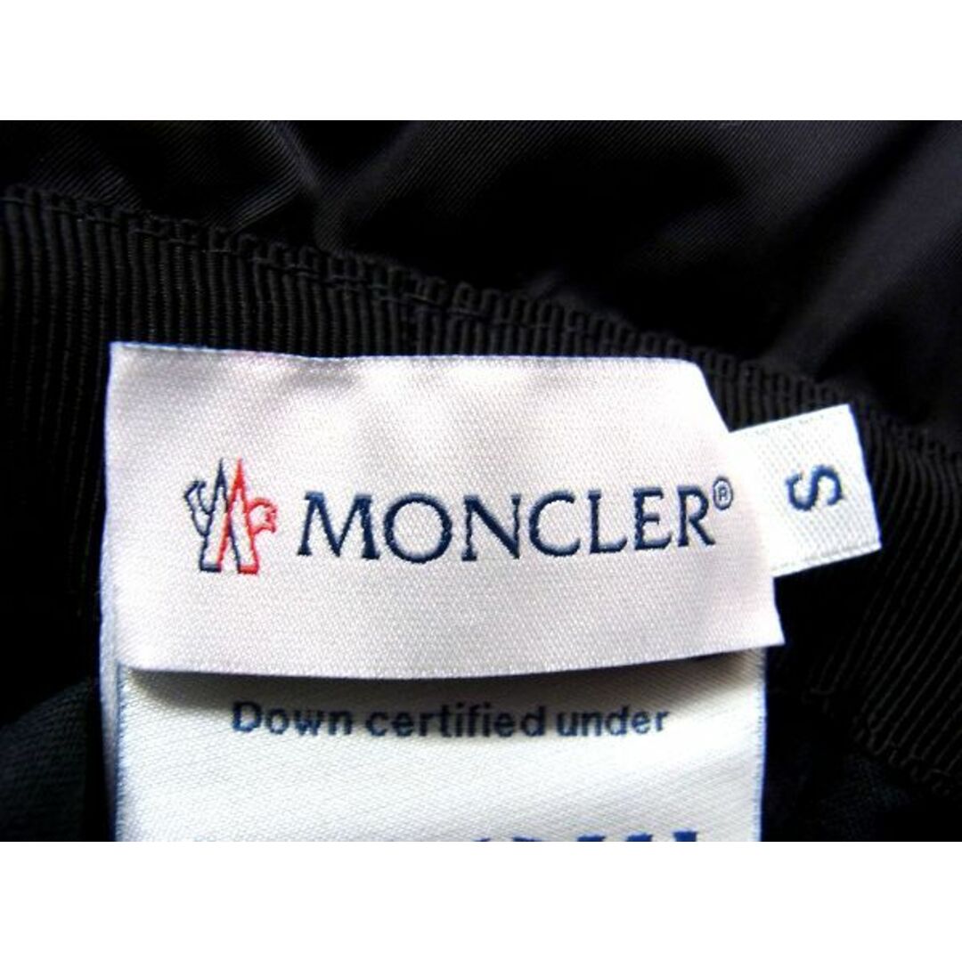 MONCLER(モンクレール)の■極美品■ MONCLER モンクレール ポリエステル100％ ダウン バケットハット 帽子 表記サイズ S メンズ レディース ブラック系 AS4523  レディースのアクセサリー(その他)の商品写真