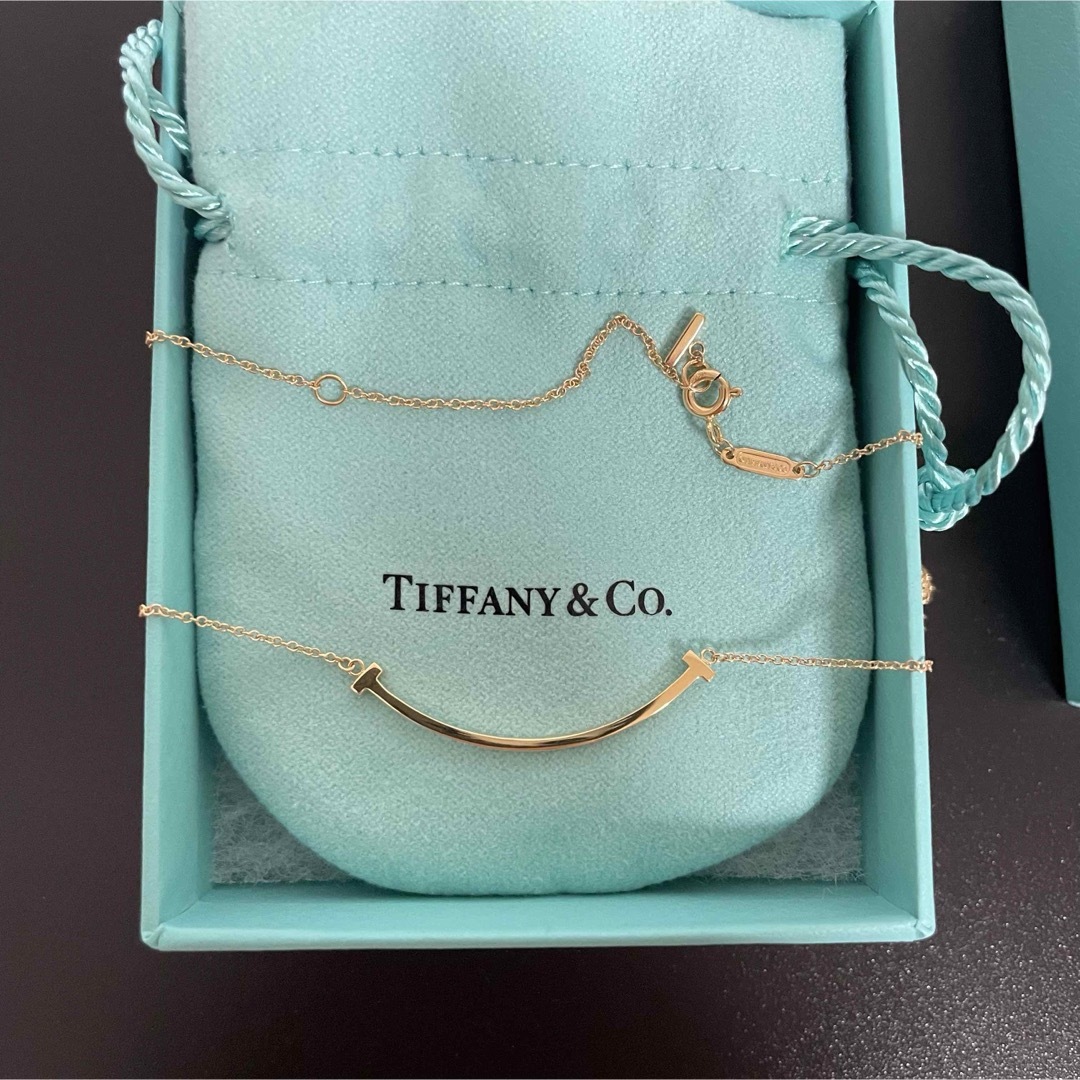 Tiffany & Co.(ティファニー)の新品未使用☆ティファニー T スマイルペンダント ローズゴールド スモール レディースのアクセサリー(ネックレス)の商品写真