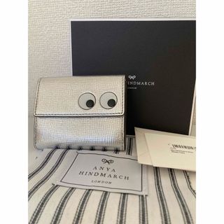 アニヤハインドマーチ(ANYA HINDMARCH)のアニヤハインドマーチ 三つ折り ミニ 財布 eyes シルバー(財布)