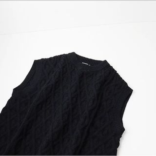 オーラリー(AURALEE)のauralee HARD TWIST MERINO ARAN KNIT VEST(ニット/セーター)