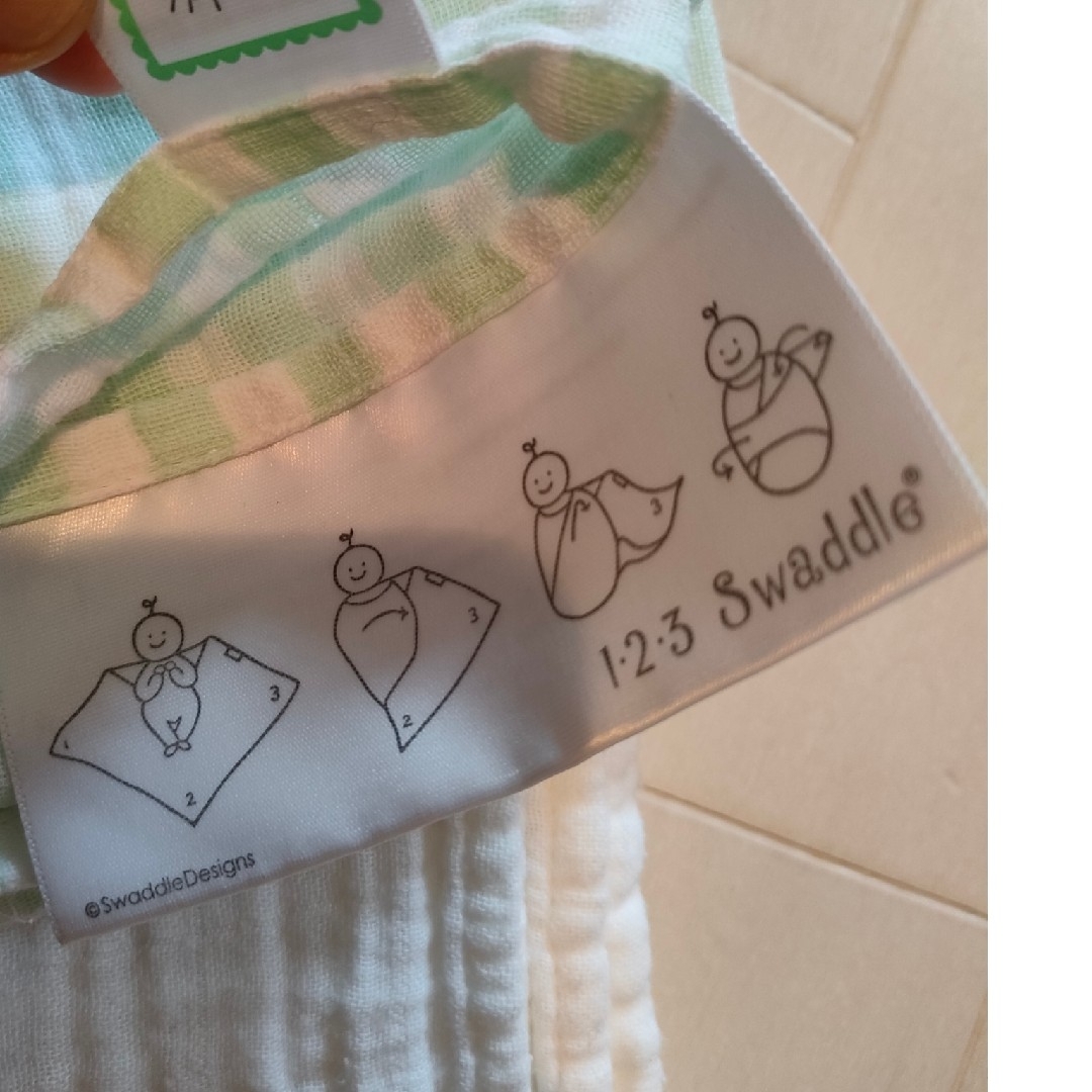 Swaddle Designs(スワドルデザインズ)のベビー　布一枚　おくるみ　大量4枚使用1回　1・2・3スワドル　星　ひつじ　ボー キッズ/ベビー/マタニティのこども用ファッション小物(おくるみ/ブランケット)の商品写真