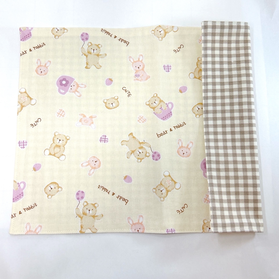 ランチョンマット　25×35   2枚組　♡くま＆うさぎ♡  No.1025 ハンドメイドのキッズ/ベビー(外出用品)の商品写真