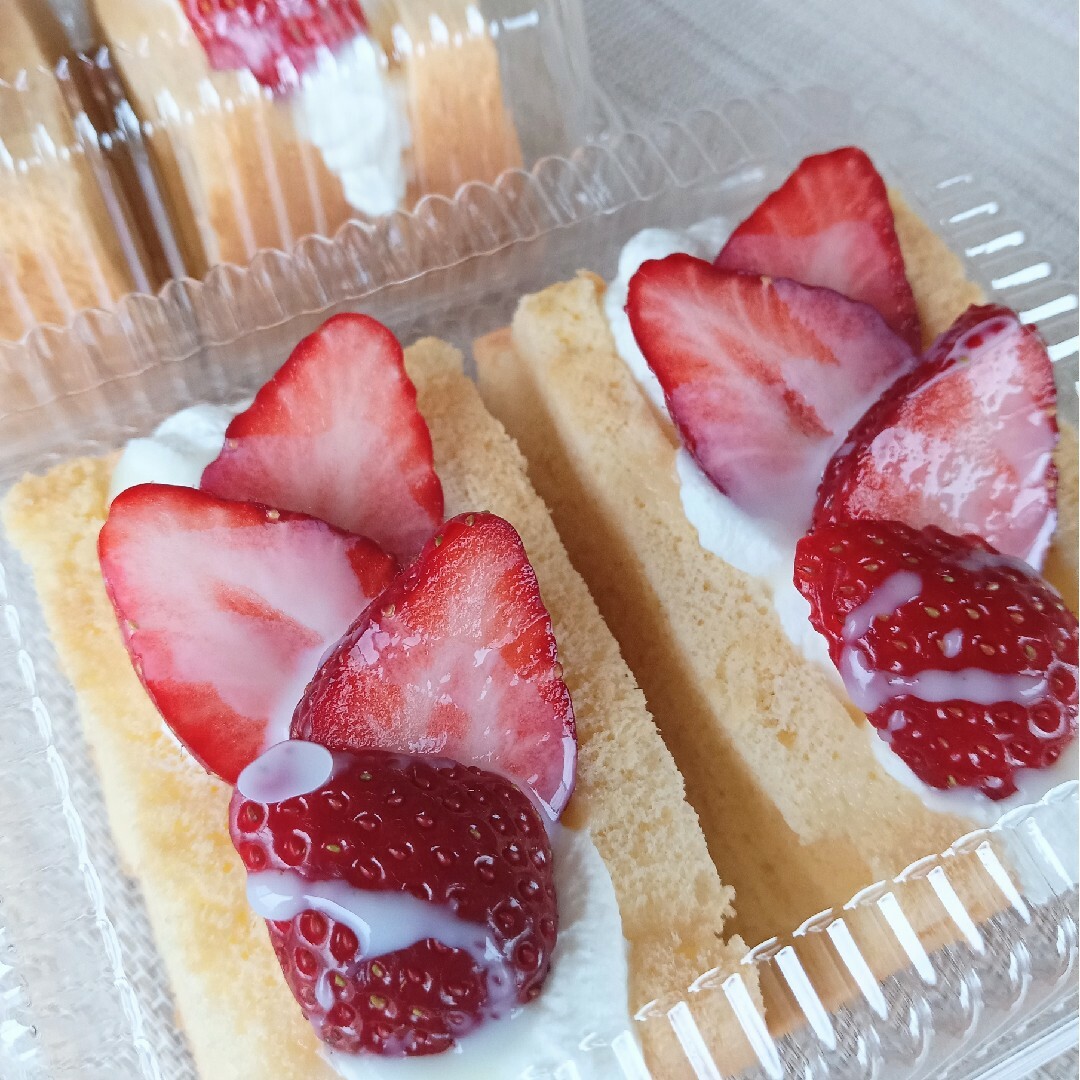 米粉シフォンケーキサンドさくらこ様専用 食品/飲料/酒の食品(菓子/デザート)の商品写真