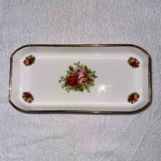 ロイヤルアルバート(ROYAL ALBERT)のロイヤルアルバート　平皿　17.5×8.5×2  イギリス　薔薇　食器　美品　花(食器)