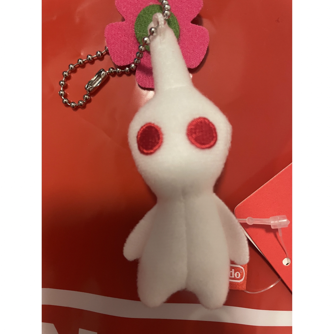 任天堂(ニンテンドウ)の白ピクミン　マスコット　キーホルダー　PIKMIN ニンテンドー　完売品 エンタメ/ホビーのおもちゃ/ぬいぐるみ(キャラクターグッズ)の商品写真