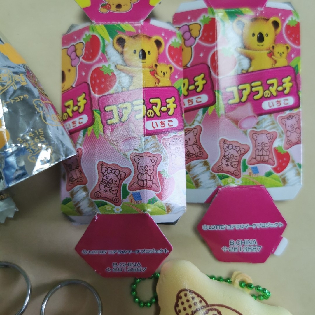 コアラのマーチいちご　指輪まとめ売り　ガチャ　お菓子ミニチュア エンタメ/ホビーのおもちゃ/ぬいぐるみ(キャラクターグッズ)の商品写真