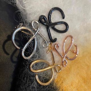 ロエベ ブローチ/コサージュの通販 300点以上 | LOEWEのレディースを ロエベ ブローチ/コサージュの通販 300点以上 | LOEWEのレディースを