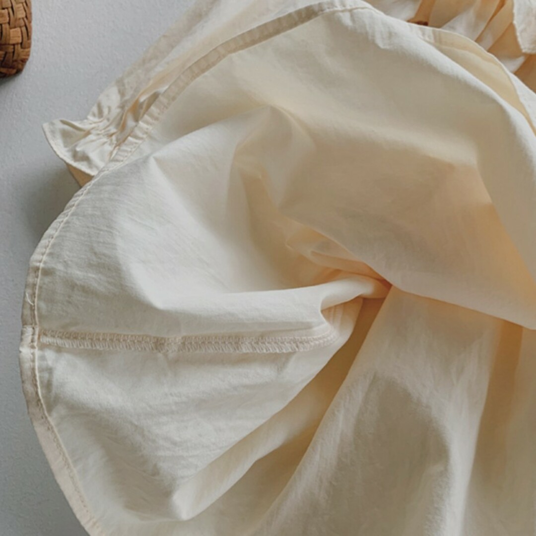 ガールズ　可愛い　春ワンピース　オフホワイト　フリル襟　花刺繍　100 キッズ/ベビー/マタニティのキッズ服女の子用(90cm~)(ワンピース)の商品写真