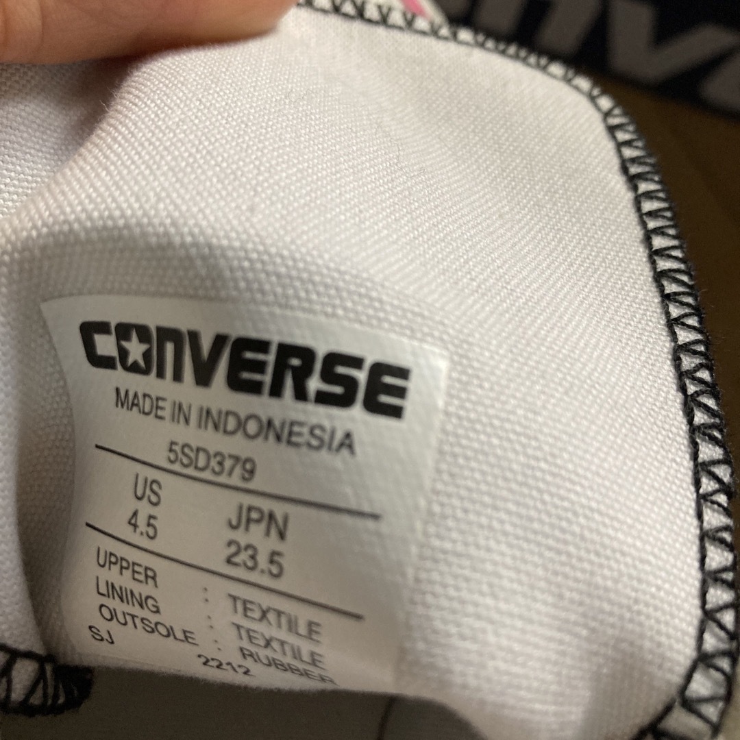 CONVERSE(コンバース)の値下げ★未使用　コンバース厚底？黒xピンク　アースコラボ　23.5 レディースの靴/シューズ(スニーカー)の商品写真