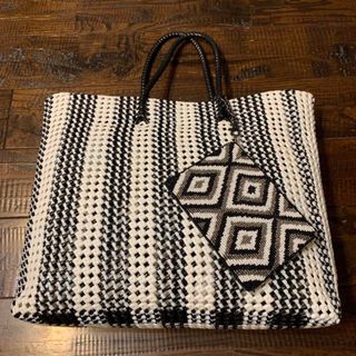 UNITED ARROWS - UNITED ARROWS ABACA スクエア トートバッグ シルバー UNITED ARROWS - UNITED ARROWS ABACA スクエア トートバッグ シルバー