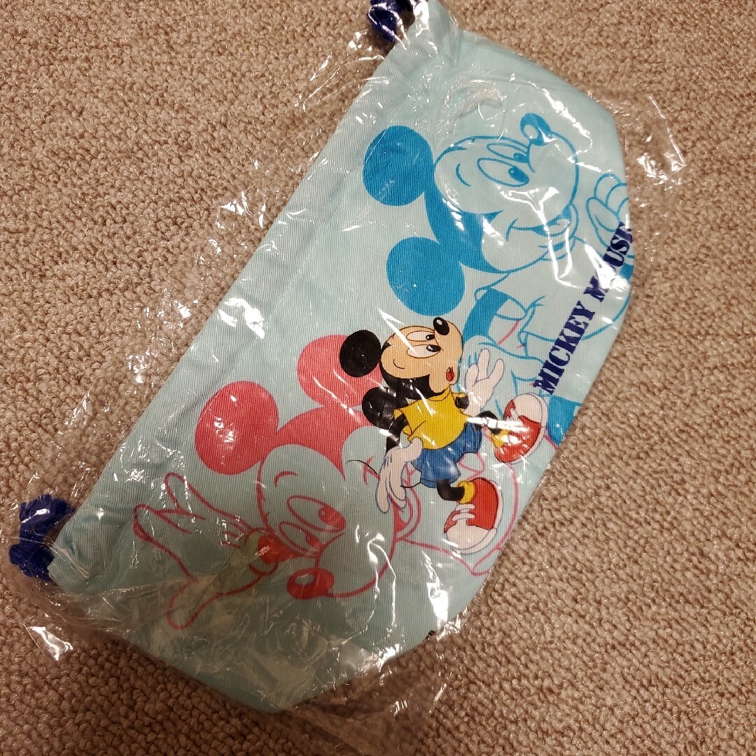 Disney(ディズニー)の5月末迄　新品★ディズニー　ミッキー　ランチバック　弁当袋　レトロ　マチ付き インテリア/住まい/日用品のキッチン/食器(弁当用品)の商品写真