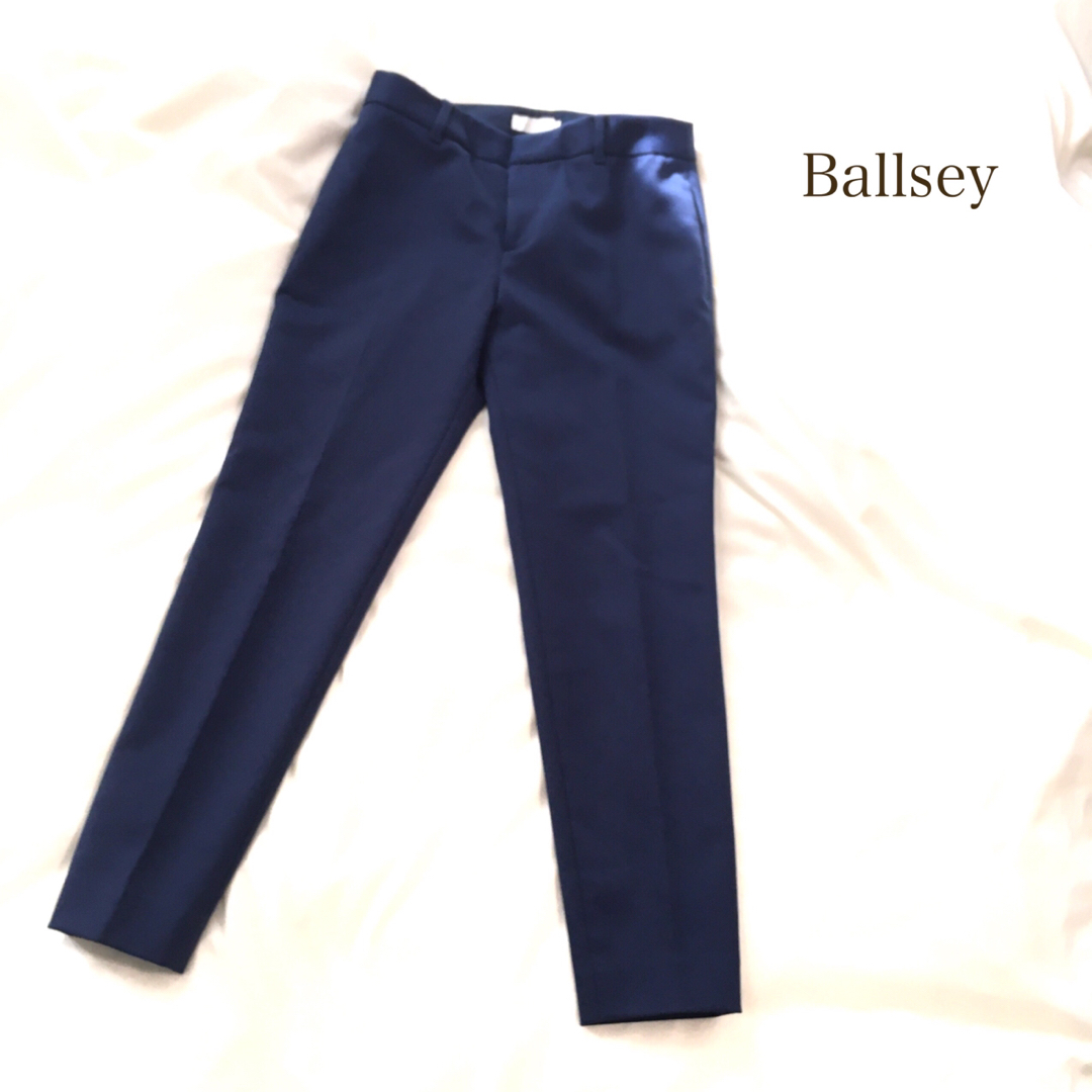 Ballsey(ボールジィ)の【美品】Ballsey テーパードパンツ センタープレス ネイビー 美脚 レディースのパンツ(クロップドパンツ)の商品写真