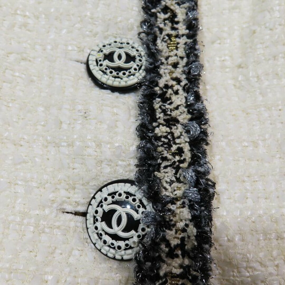 CHANEL - シャネル CHANEL ノーカラー ツイード ジャケット ココマーク CHANEL - シャネル CHANEL ノーカラー ツイード ジャケット ココマーク