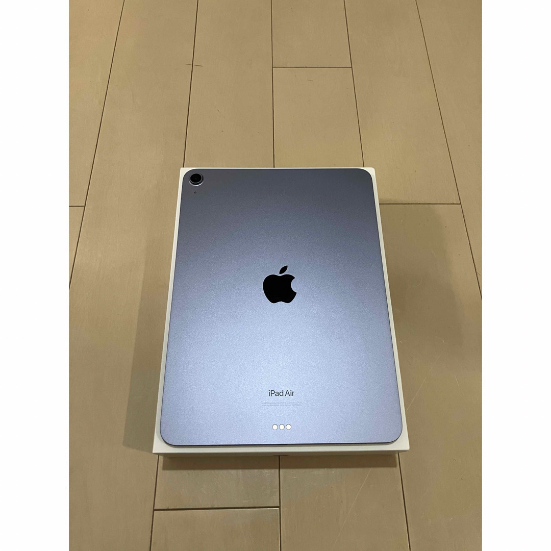 Apple(アップル)のiPad Air(第５世代)Wi-Fi 256GB ※ケース、キーボード付 スマホ/家電/カメラのPC/タブレット(タブレット)の商品写真