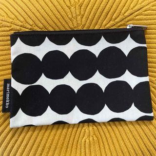 マリメッコ(marimekko)のmarimekko RASYMATTO マチなし(ポーチ)