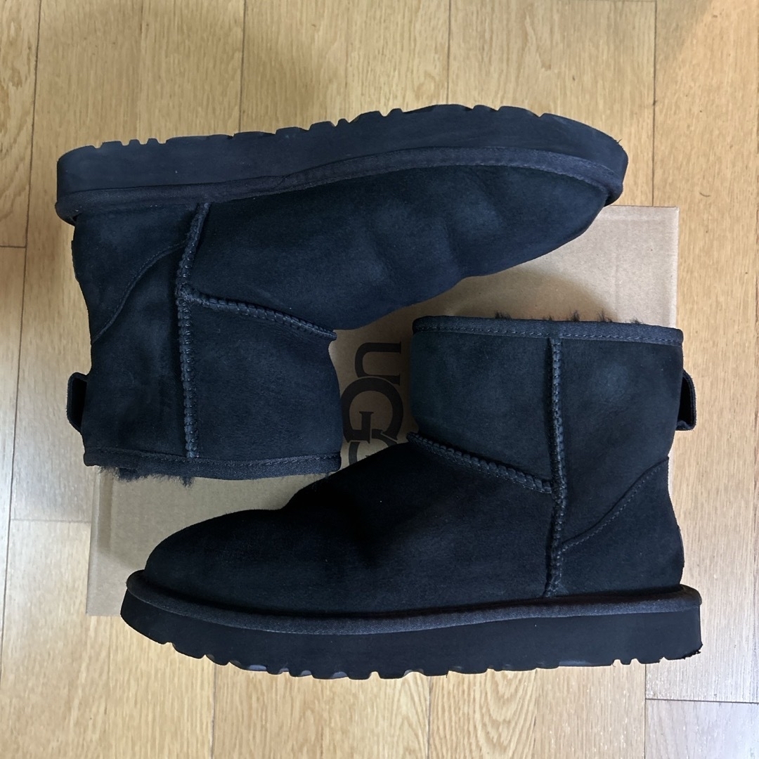 UGG(アグ)のＵＧＧ　レディース　ムートンショートブーツ　8 レディースの靴/シューズ(ブーツ)の商品写真