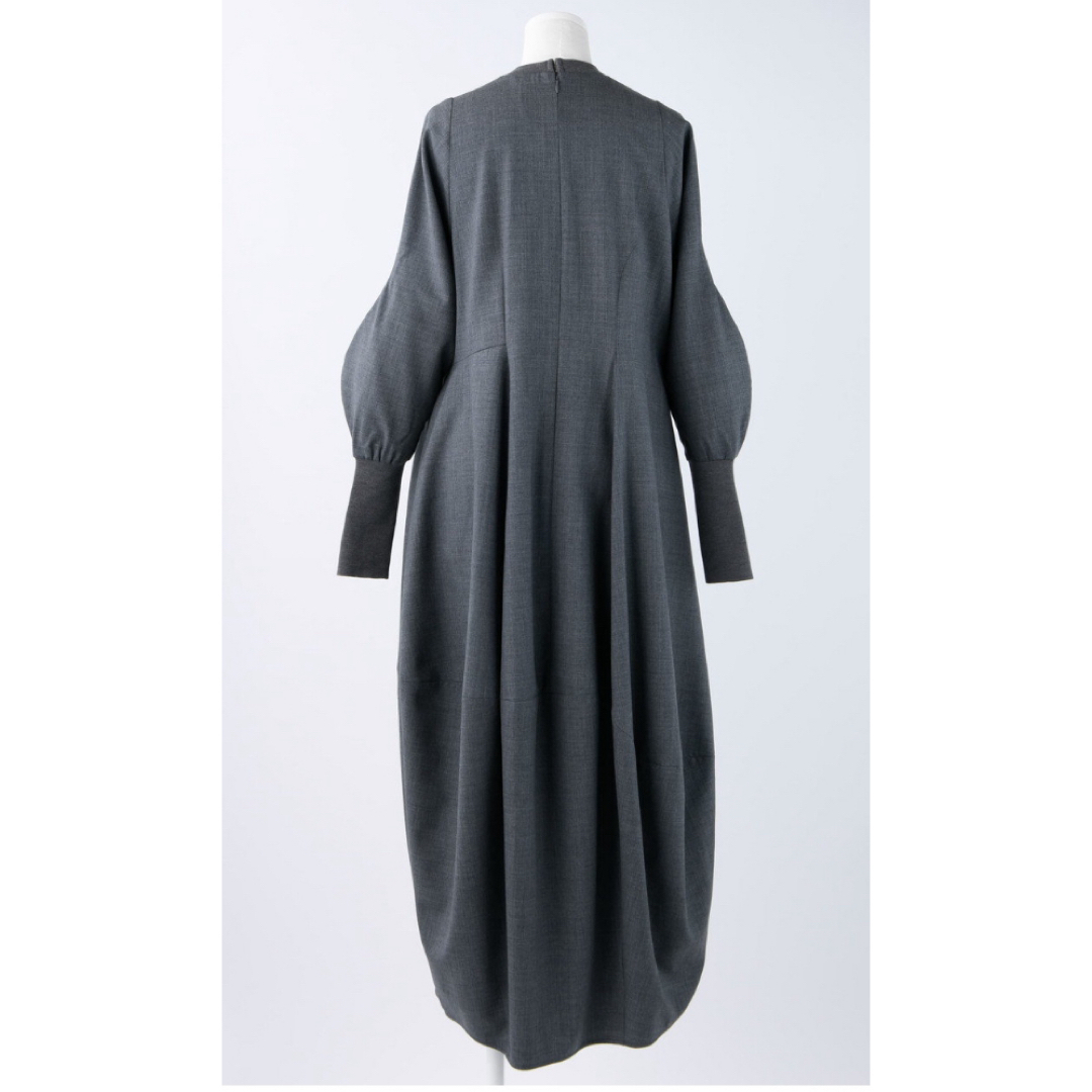 ENFOLD(エンフォルド)のENFOLD CURBE SLEEVE DRESS 新品未使用 サイズ36 レディースのワンピース(ロングワンピース/マキシワンピース)の商品写真