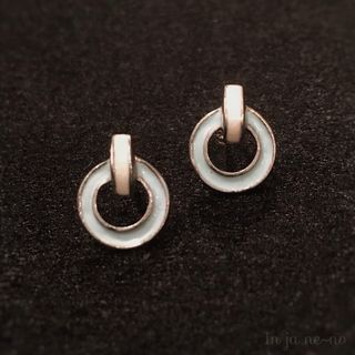 プチピアス ／ サークル 白×水色 スタッド(ピアス)