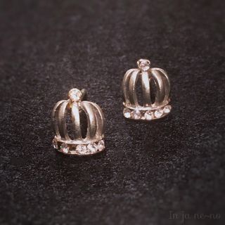 【SALE】プチピアス ／ クラウン 王冠(ピアス)