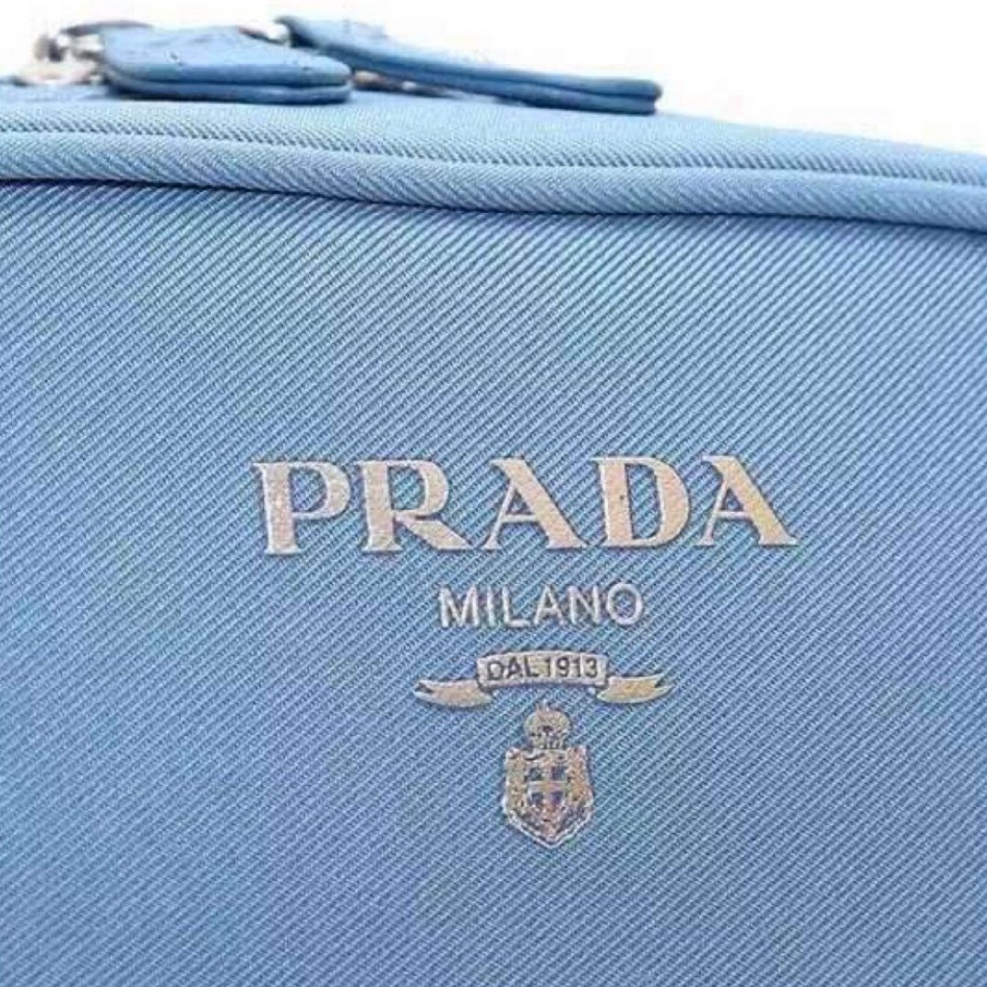 PRADA(プラダ)の新品未使用品✨PRADA プラダ　ノベルティ　ポーチ レディースのファッション小物(ポーチ)の商品写真