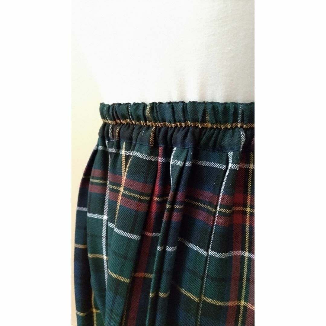 axes femme(アクシーズファム)のNo.2525_アクシーズファム_深緑チェック冬物プリーツ巻きスカート風スカート レディースのスカート(ロングスカート)の商品写真