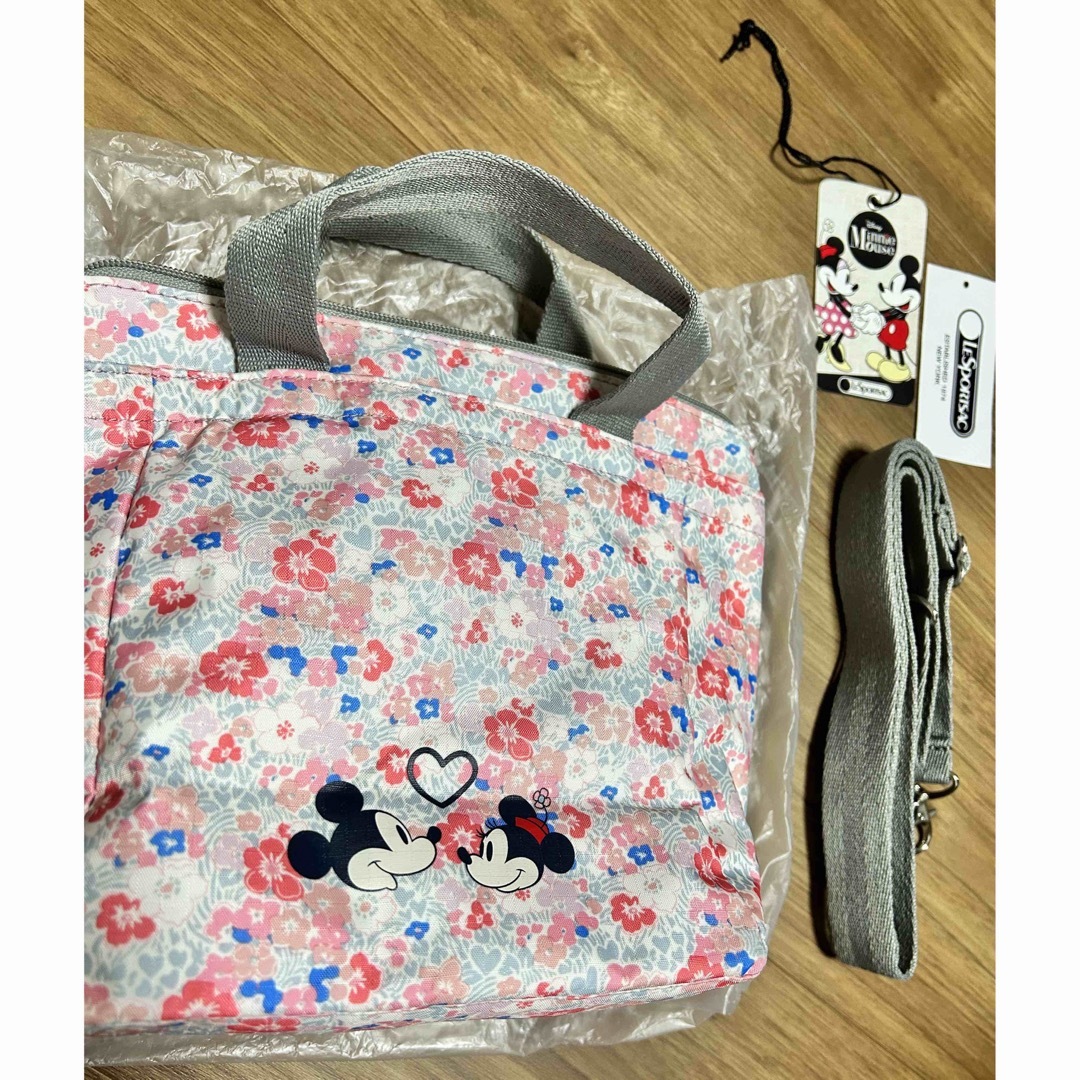 LeSportsac(レスポートサック)のレスポートサック花柄ディズニー　ミッキー&ミニー エンタメ/ホビーのおもちゃ/ぬいぐるみ(キャラクターグッズ)の商品写真