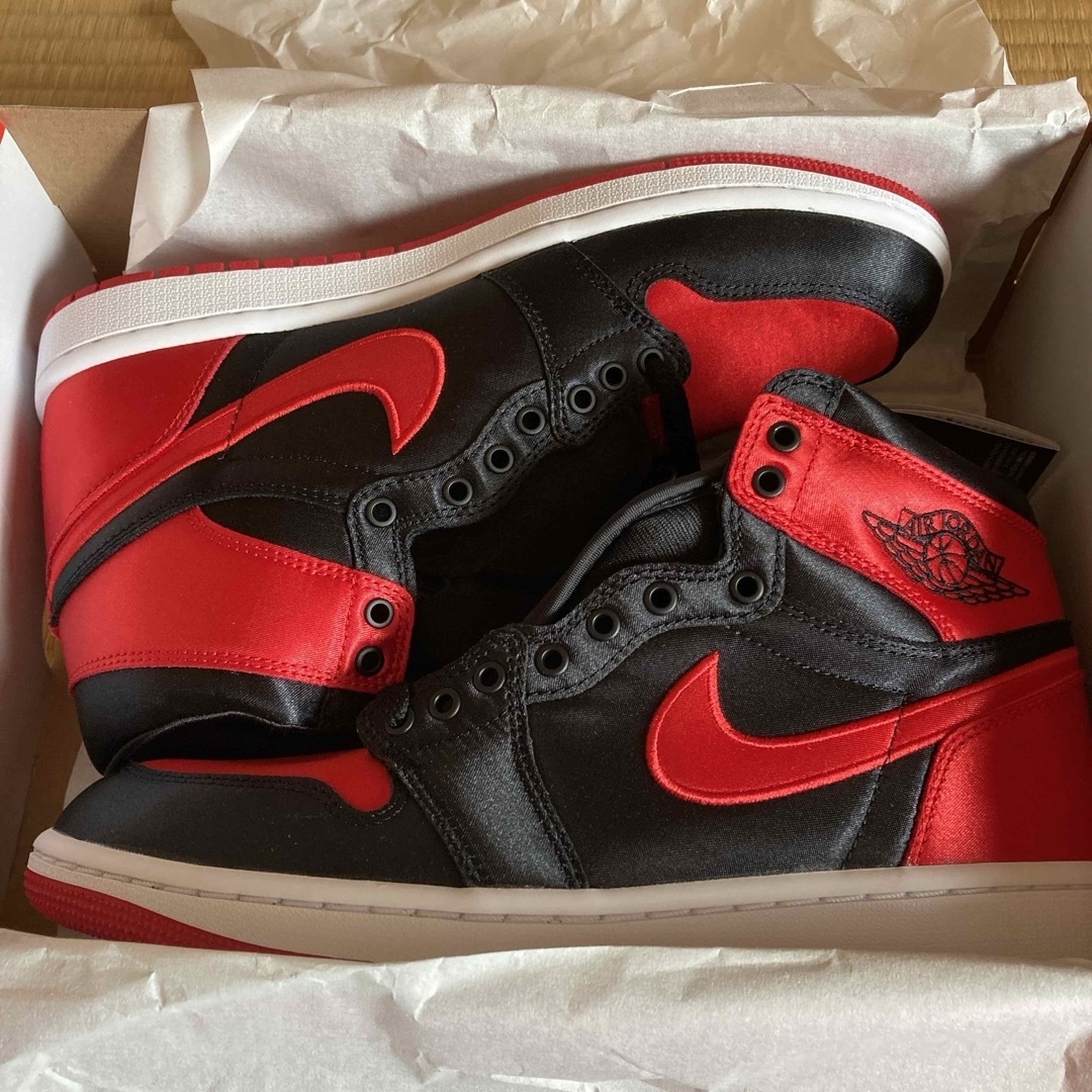 NIKE(ナイキ)のAir Jordan 1 Retro High OG Satin BRED 26 レディースの靴/シューズ(スニーカー)の商品写真