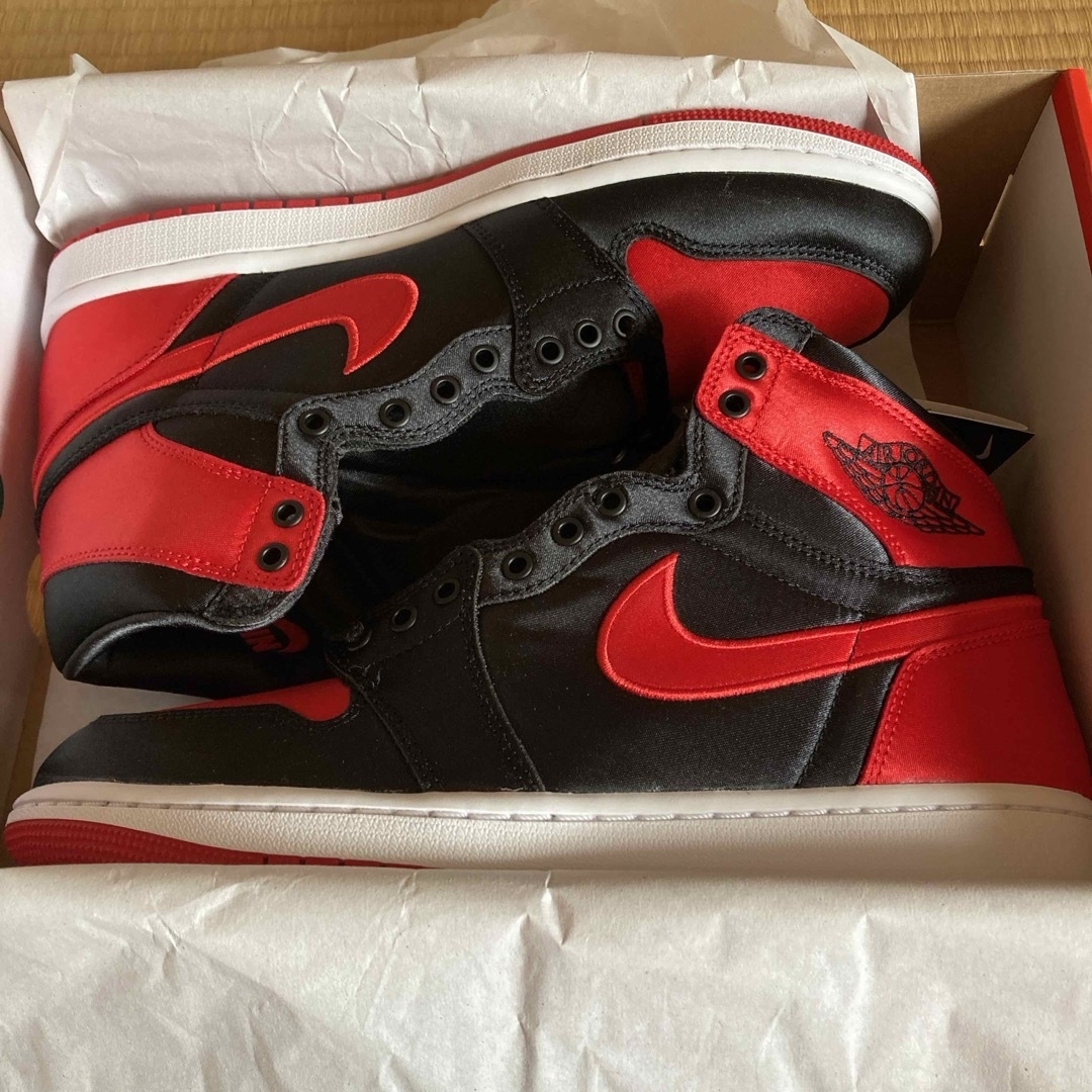 NIKE(ナイキ)のAir Jordan 1 Retro High OG Satin BRED レディースの靴/シューズ(スニーカー)の商品写真