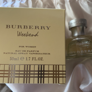 バーバリー(BURBERRY)のバーバリー ウィークエンド フォーウィメン 50ml 香水(香水(女性用))