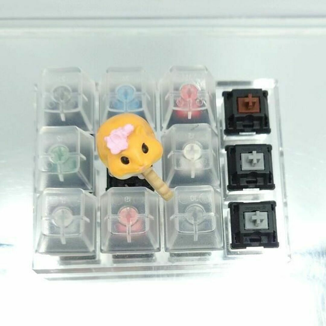 自作キーキャップ おめかしハムスターとビスケット② キートップ　 keycap ハンドメイドの文具/ステーショナリー(その他)の商品写真