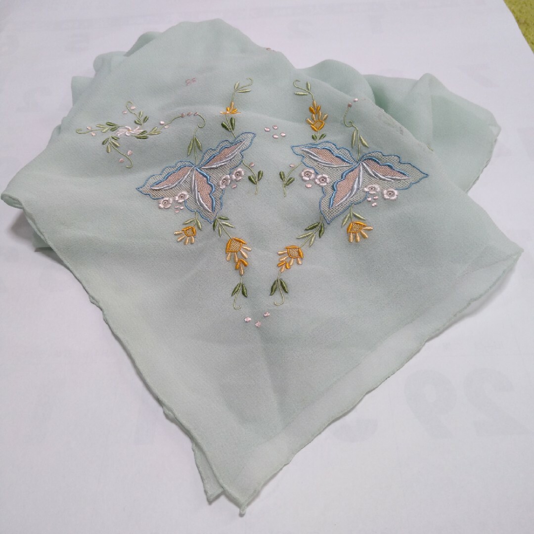シルクスカーフ レディースのファッション小物(バンダナ/スカーフ)の商品写真