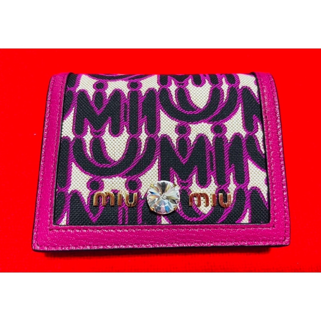 miumiu(ミュウミュウ)の最後.定価58300円】 miumiu ミュウミュウ　ロゴ　二つ折り財布　ピンク レディースのファッション小物(財布)の商品写真