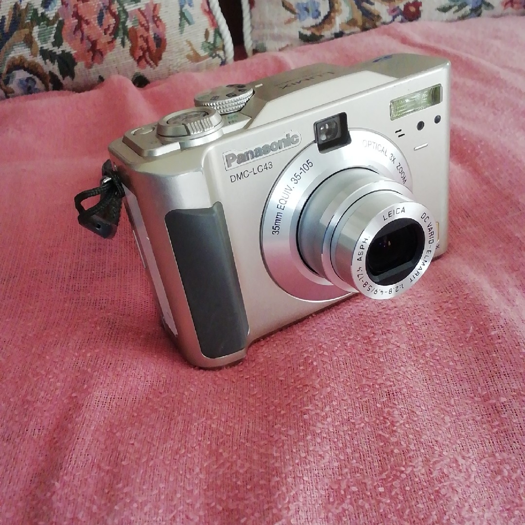 Panasonic(パナソニック)のパナソニックLuMIXデジカメ　DMC-LC43 スマホ/家電/カメラのカメラ(コンパクトデジタルカメラ)の商品写真