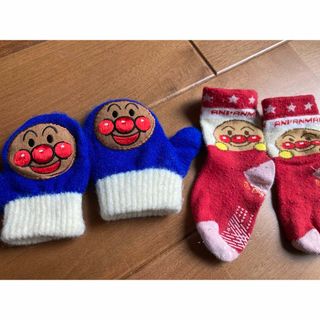 アンパンマン(アンパンマン)の美品ベビー赤ちゃん用 手袋 ミトン アンパンマン笛付き　と　靴下(手袋)