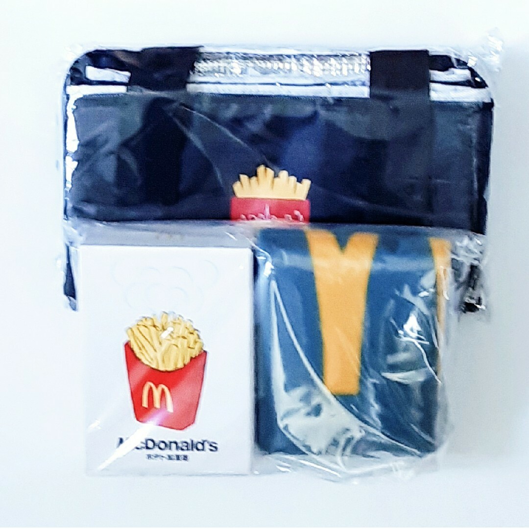 マクドナルド(マクドナルド)のマクドナルド　福袋　保温保冷リュック　加湿器　ブランケット　３点セット エンタメ/ホビーのコレクション(ノベルティグッズ)の商品写真