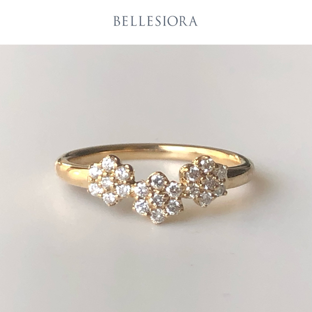 BELLESIORA(ベルシオラ)の【4/29迄お値下げ】BELLESIORA♡K18ダイヤモンドフラワーVリング レディースのアクセサリー(リング(指輪))の商品写真