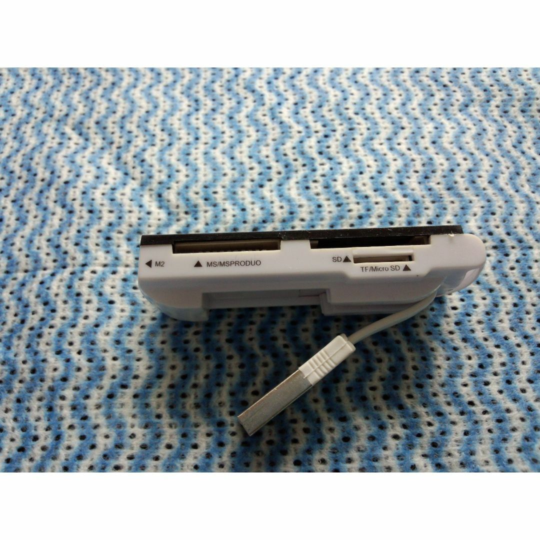 USB マルチ カードリーダー・ライター スマホ/家電/カメラのPC/タブレット(その他)の商品写真