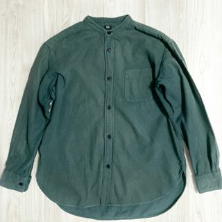 ユニクロ(UNIQLO)のユニクロ　メンズS 長袖シャツ　バンドカラー　秋冬　カーキ　グリーン(シャツ)