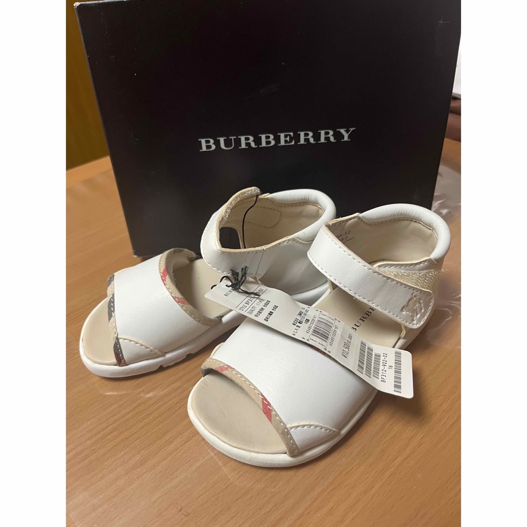 BURBERRY(バーバリー)の新品未使用　タグ付き　バーバリー　サンダル　16センチ　靴　シューズ　 キッズ/ベビー/マタニティのキッズ靴/シューズ(15cm~)(サンダル)の商品写真