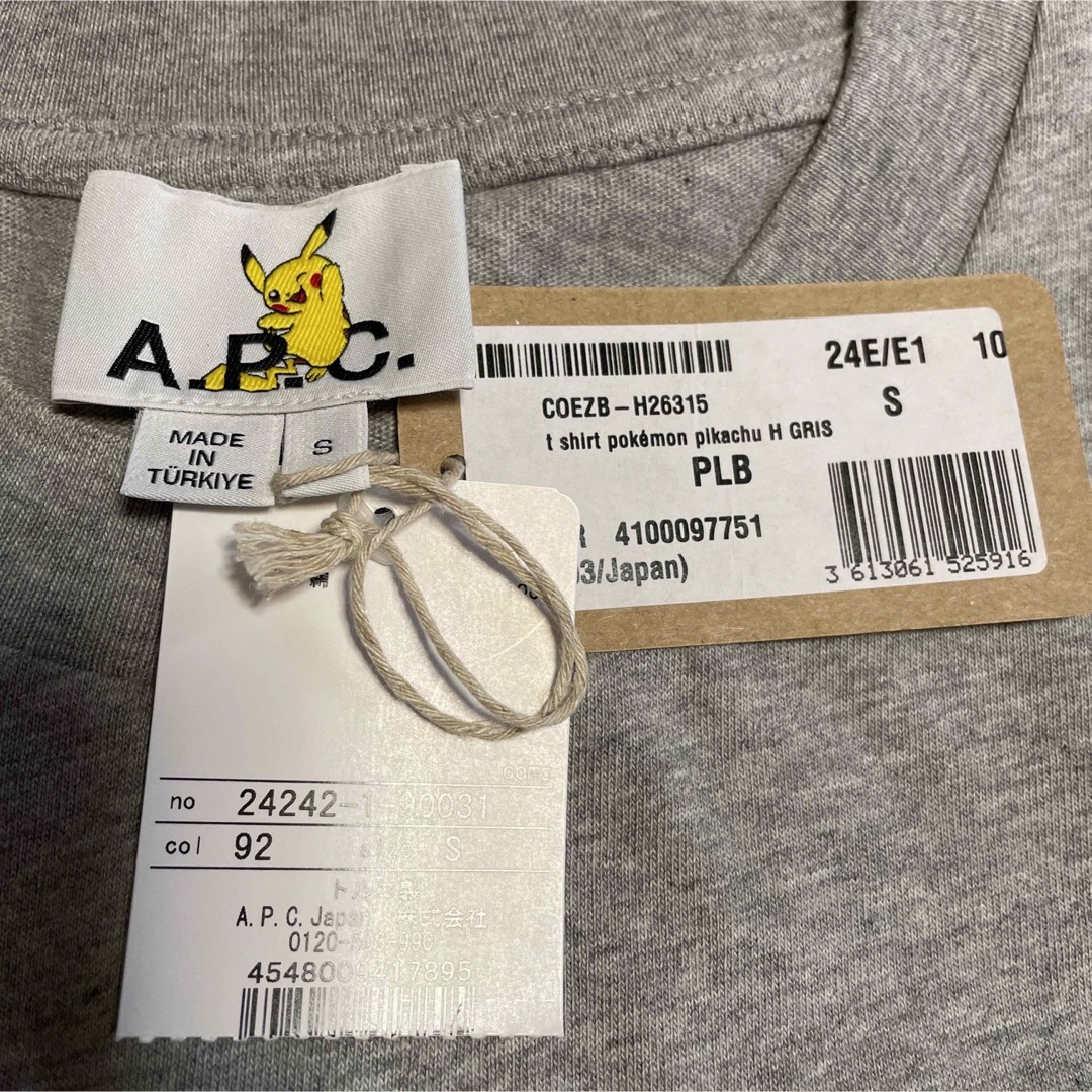 A.P.C(アーペーセー)のA.P.C.×ピカチュウ　グレーTシャツ　 レディースのトップス(Tシャツ(半袖/袖なし))の商品写真