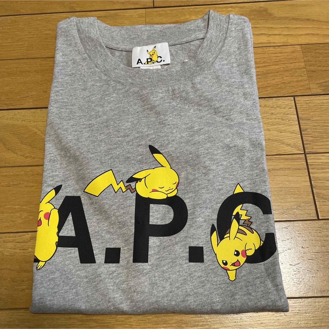 A.P.C(アーペーセー)のA.P.C.×ピカチュウ　グレーTシャツ　 レディースのトップス(Tシャツ(半袖/袖なし))の商品写真