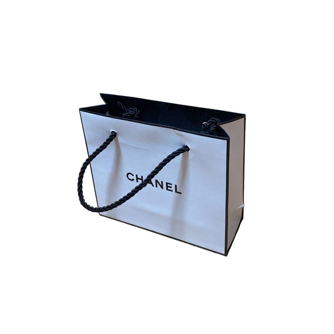 CHANEL(シャネル)のCANEL  紙袋  白  小さめ  綺麗 インテリア/住まい/日用品の文房具(その他)の商品写真