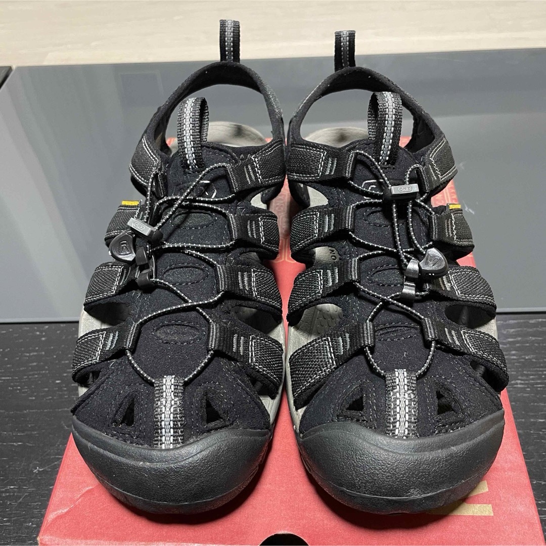 KEEN(キーン)のKEEN CLEARWATER CNX BLACK/GARGOYLE メンズの靴/シューズ(サンダル)の商品写真