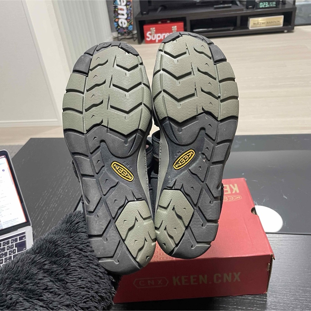 KEEN(キーン)のKEEN CLEARWATER CNX BLACK/GARGOYLE メンズの靴/シューズ(サンダル)の商品写真