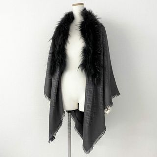 フェンディ(FENDI)の4b3 《美品》 FENDI フェンディ ズッカ柄 シルクストールカーディガン グレー マフラー 羽織 イタリア製 ファー 羽織(カーディガン)